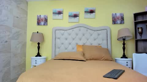 Birttany  online show from November 28, 9:06 pm