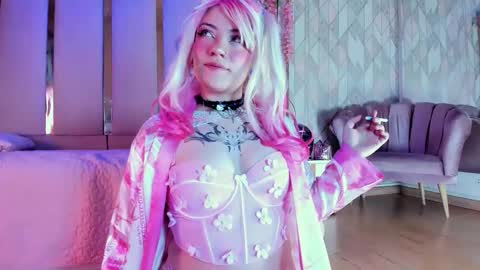     online show from December 5, 2:25 pm