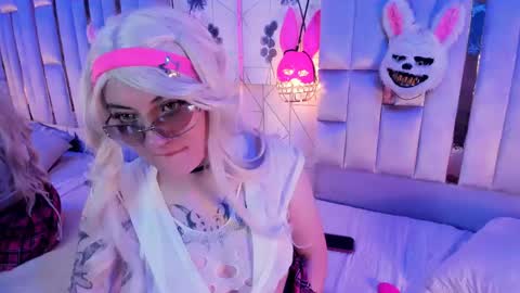 Snapshot of broklin_white23 chatting on April 26, 2:48 pm online show from April 26, 2:48 pm
