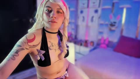 Snapshot of broklin_white23 chatting on May 5, 3:20 pm online show from May 5, 3:20 pm