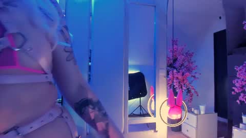 Snapshot of broklin_white23 chatting on June 21, 4:31 pm online show from June 21, 4:31 pm
