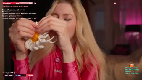 Anna online show from April 11, 4:33 pm