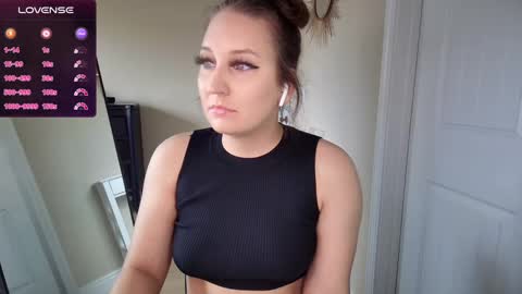 brookebee online show from December 8, 7:43 pm