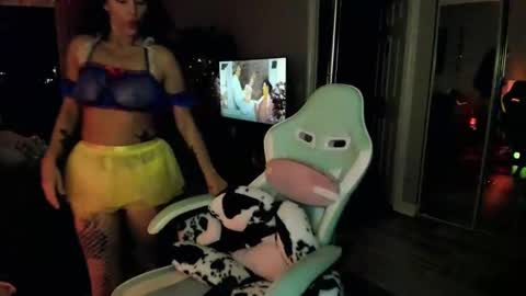 Snapshot of brookesummerxo chatting on October 31, 3:07 am Brooke Summer xo online show from October 31, 3:07 am