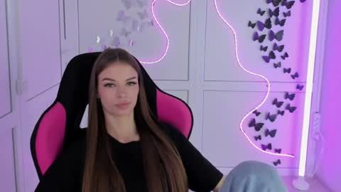 Snapshot of brooklunglow_ chatting on June 26, 12:31 pm Vlada online show from June 26, 12:31 pm