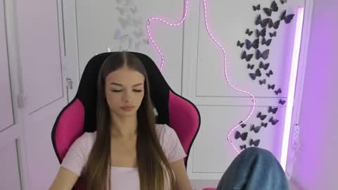 Snapshot of brooklunglow_ chatting on July 12, 12:40 pm Vlada online show from July 12, 12:40 pm