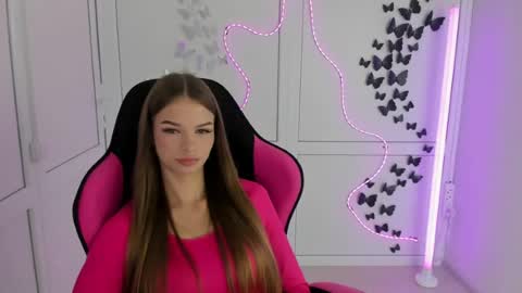 Snapshot of brooklunglow_ chatting on July 13, 12:41 pm Vlada online show from July 13, 12:41 pm