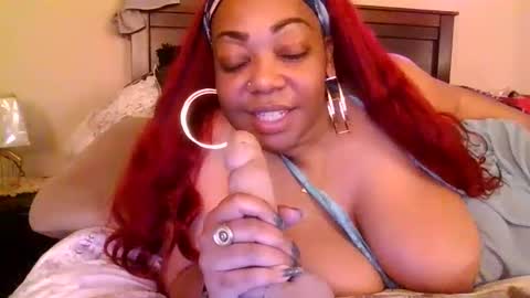 Snapshot of brownroundrenee chatting on January 9, 9:58 pm brownroundrenee online show from January 9, 9:58 pm