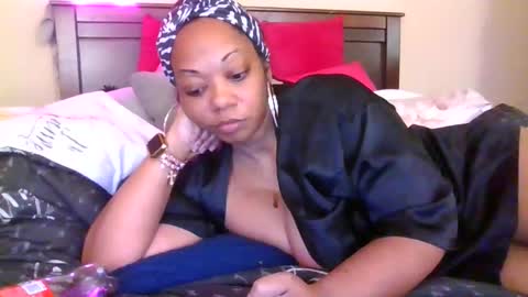 brownroundrenee online show from March 31, 9:43 am