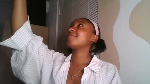 Snapshot of brownsugarcutie3 chatting on October 27, 12:04 am Brownsuagrcutie online show from October 27, 12:04 am