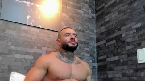 Snapshot of brucedallas chatting on December 15, 12:59 am brucedallas online show from December 15, 12:59 am