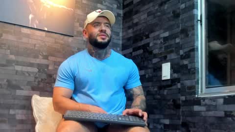 brucedallas online show from April 7, 3:18 am