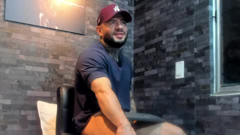 brucedallas online show from April 12, 1:32 am