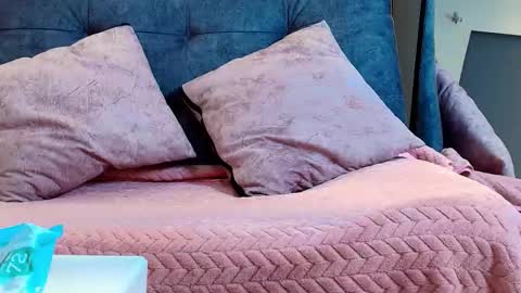 Snapshot of brunette_candyy_ chatting on February 9, 12:42 pm Brunette online show from February 9, 12:42 pm