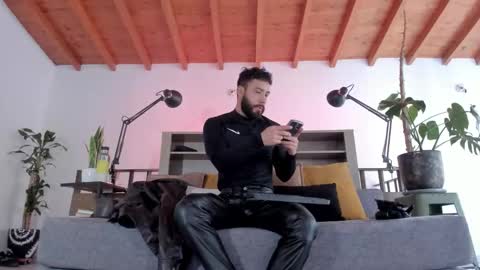 Andres Suarez online show from February 16, 3:08 pm