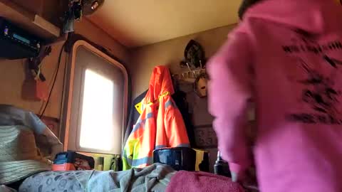 Snapshot of brushsquach chatting on December 2, 8:00 pm Steve... aka SkinnieDippin aka TimberTramp online show from December 2, 8:00 pm