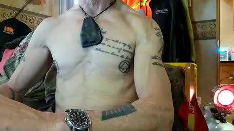 Snapshot of brushsquach chatting on December 30, 8:04 pm Steve... aka SkinnieDippin aka TimberTramp online show from December 30, 8:04 pm