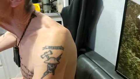 Snapshot of brushsquach chatting on November 2, 4:15 am Steve... aka SkinnieDippin aka TimberTramp online show from November 2, 4:15 am