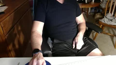 Snapshot of brussells chatting on December 17, 3:28 pm Brussells online show from December 17, 3:28 pm