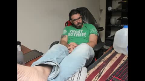 Snapshot of brutalmaster1983 chatting on December 29, 5:42 am BRUTALMASTER1983 online show from December 29, 5:42 am