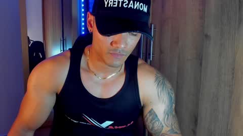 Snapshot of bryan_boy_ chatting on December 7, 12:08 am bryan online show from December 7, 12:08 am