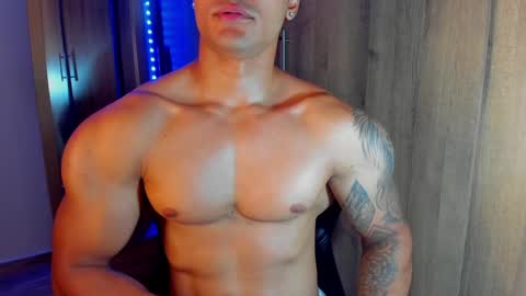 Snapshot of bryan_boy_ chatting on January 5, 11:33 pm bryan online show from January 5, 11:33 pm