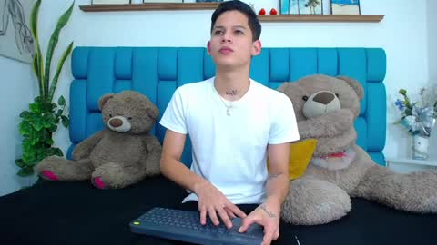 Snapshot of bryan_hotty chatting on February 21, 11:22 am Bryan online show from February 21, 11:22 am