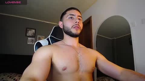 Snapshot of bryan_oficials chatting on December 6, 2:13 am bryan_oficials online show from December 6, 2:13 am