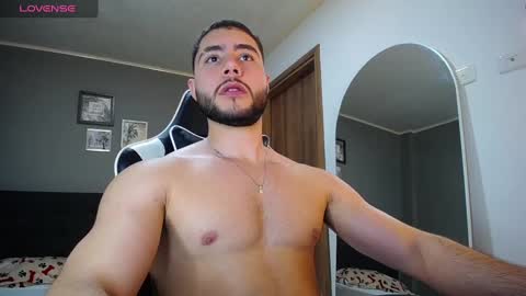 Snapshot of bryan_oficials chatting on December 15, 2:41 am bryan_oficials online show from December 15, 2:41 am