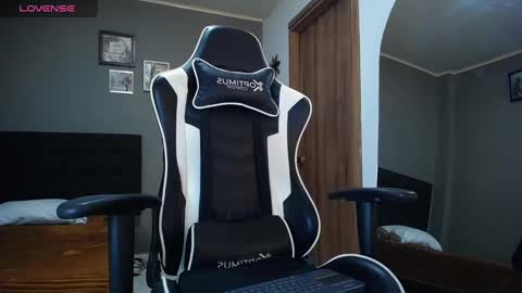 Snapshot of bryan_oficials chatting on December 24, 6:44 am bryan_oficials online show from December 24, 6:44 am