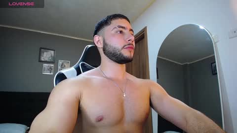 Snapshot of bryan_oficials chatting on December 25, 12:27 am bryan_oficials online show from December 25, 12:27 am