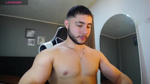 Snapshot of bryan_oficials chatting on December 30, 12:00 am bryan_oficials online show from December 30, 12:00 am