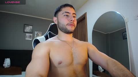 Snapshot of bryan_oficials chatting on January 6, 12:37 am bryan_oficials online show from January 6, 12:37 am