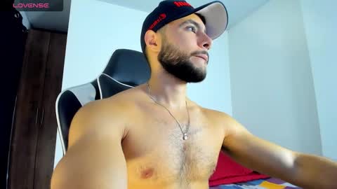 Snapshot of bryan_oficials chatting on October 5, 1:59 am bryan_oficials online show from October 5, 1:59 am