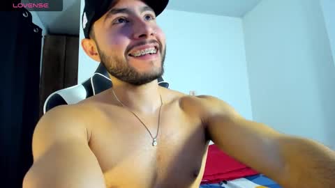 Snapshot of bryan_oficials chatting on October 11, 3:28 am bryan_oficials online show from October 11, 3:28 am