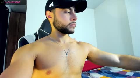 Snapshot of bryan_oficials chatting on October 14, 12:44 am bryan_oficials online show from October 14, 12:44 am