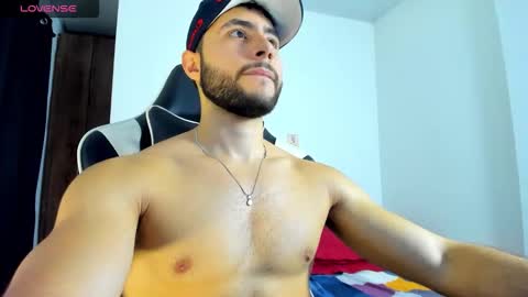 Snapshot of bryan_oficials chatting on October 15, 12:11 am bryan_oficials online show from October 15, 12:11 am