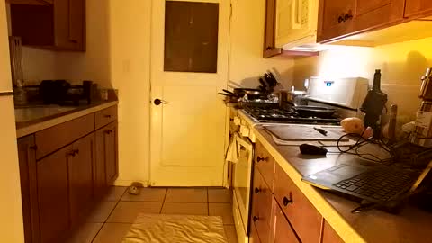 Snapshot of btmcub_sandiego chatting on March 2, 3:34 am bottom freak online show from March 2, 3:34 am