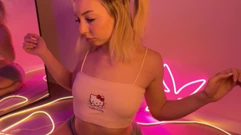 Melissa online show from November 30, 9:08 pm