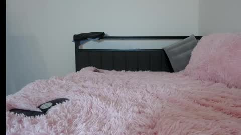 Queen Lola XXX online show from April 12, 5:01 am