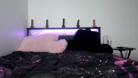 Queen Lola XXX online show from June 29, 5:57 am