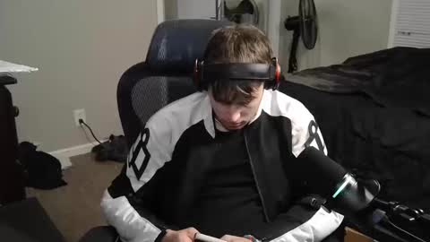 Snapshot of bubblebuttbdn chatting on October 12, 12:09 am BubblebuttBdn online show from October 12, 12:09 am