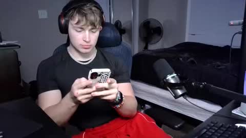 Snapshot of bubblebuttbdn chatting on October 15, 2:22 am BubblebuttBdn online show from October 15, 2:22 am