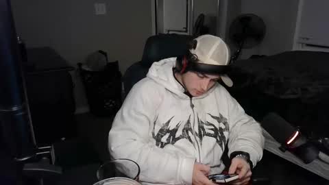 Snapshot of bubblebuttbdn chatting on October 31, 3:51 am BubblebuttBdn online show from October 31, 3:51 am