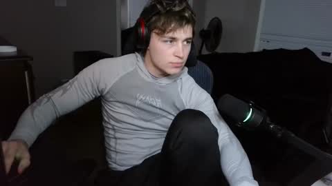 Snapshot of bubblebuttbdn chatting on December 15, 1:43 am BubblebuttBdn online show from December 15, 1:43 am