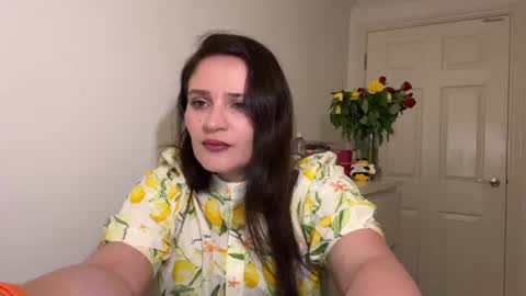 Snapshot of bubblegumfairy_ chatting on June 15, 10:01 pm Anna online show from June 15, 10:01 pm