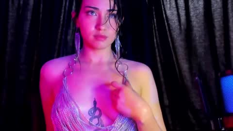 Snapshot of bubblewhite_ chatting on December 19, 5:29 pm BubbleJereth online show from December 19, 5:29 pm