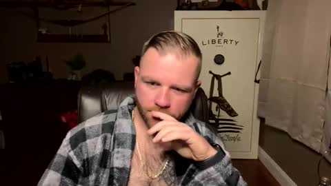 Snapshot of buckwild69204 chatting on January 10, 10:25 pm buckwild69204 online show from January 10, 10:25 pm