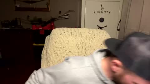 Snapshot of buckwild69204 chatting on January 31, 1:33 am buckwild69204 online show from January 31, 1:33 am