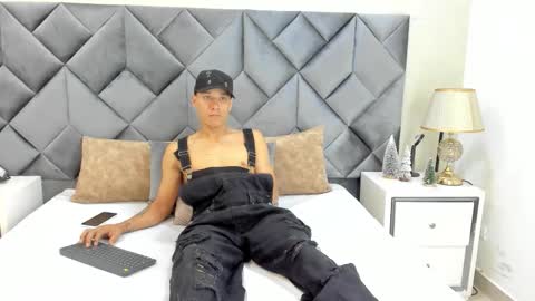 Buda y Cataleya online show from December 14, 3:17 pm